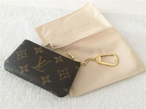 LOUIS VUITTON KEY POUCH (KEY CLES) 